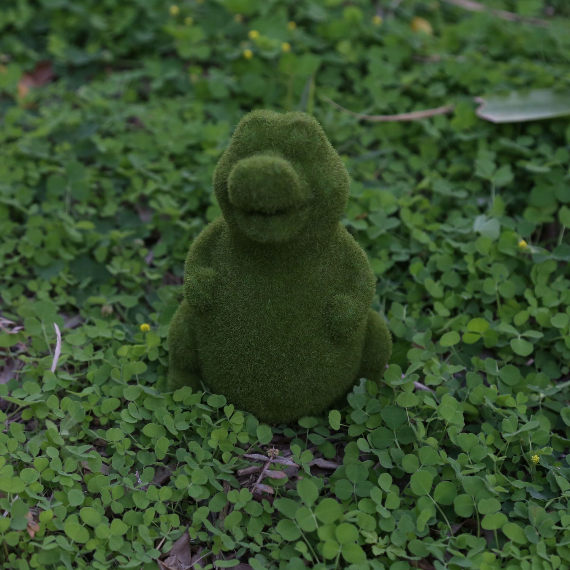 Decorative Peeing Dog Topiary