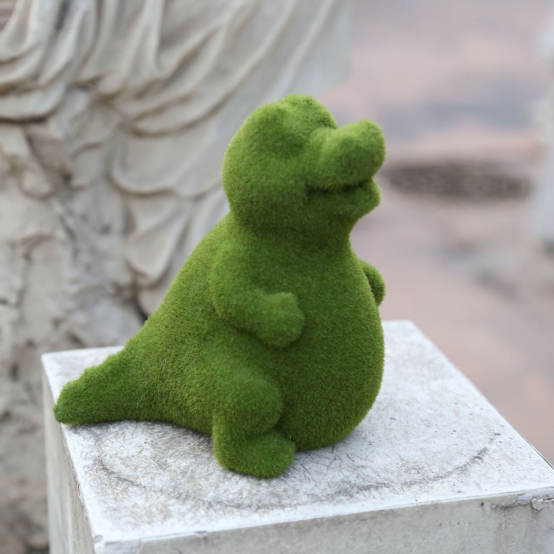 Decorative Peeing Dog Topiary
