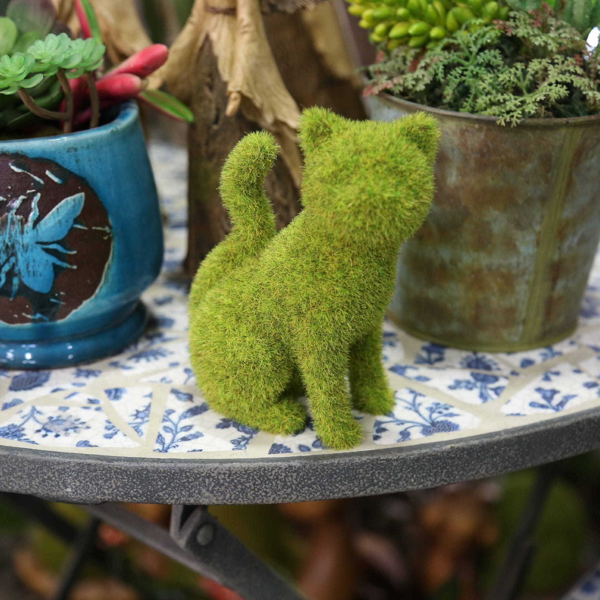 Decorative Peeing Dog Topiary