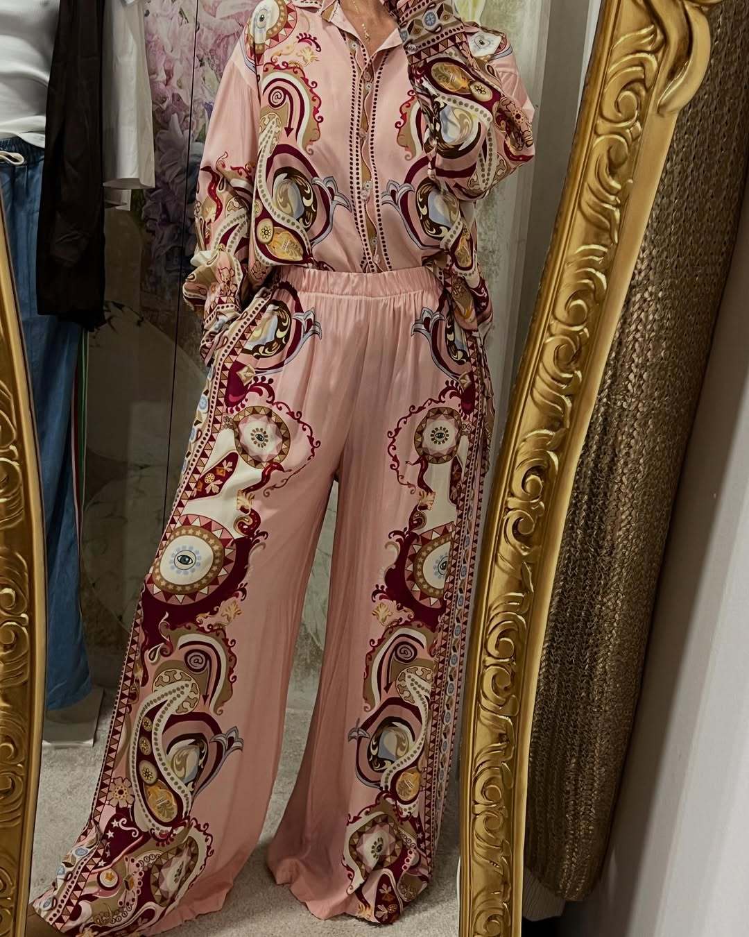 Comfortable and Chic Paisley Print Loungewear Set