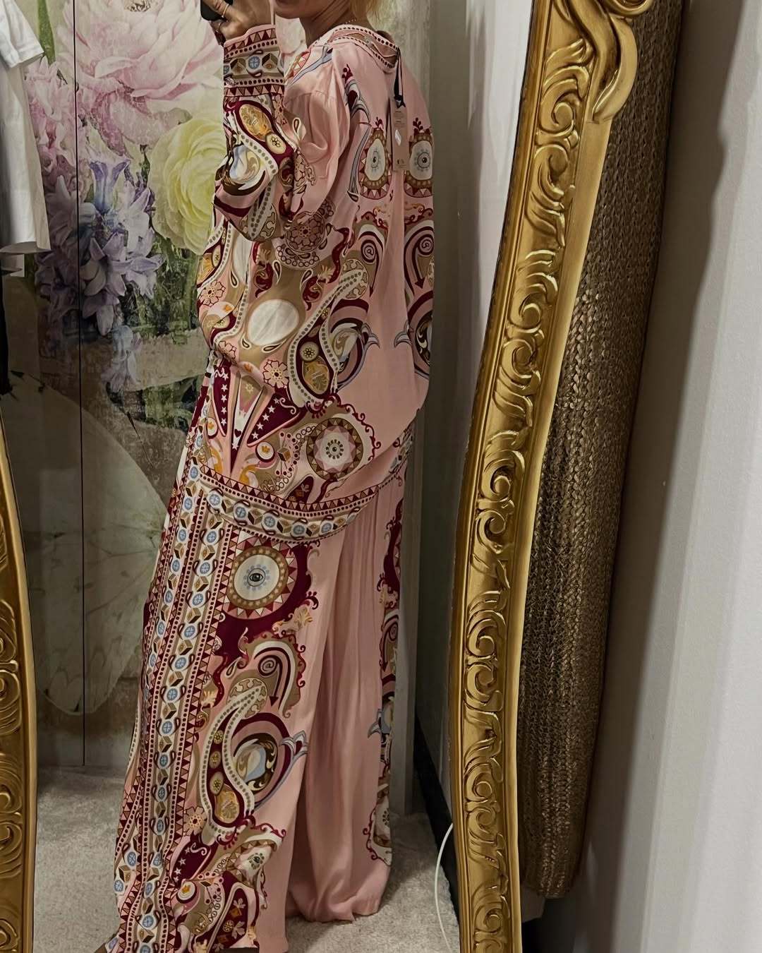 Comfortable and Chic Paisley Print Loungewear Set