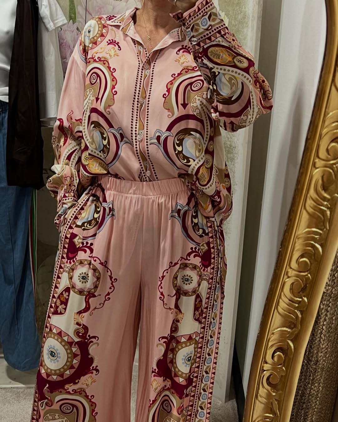 Comfortable and Chic Paisley Print Loungewear Set