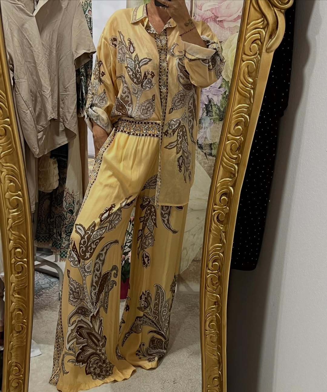 Comfortable and Chic Paisley Print Loungewear Set