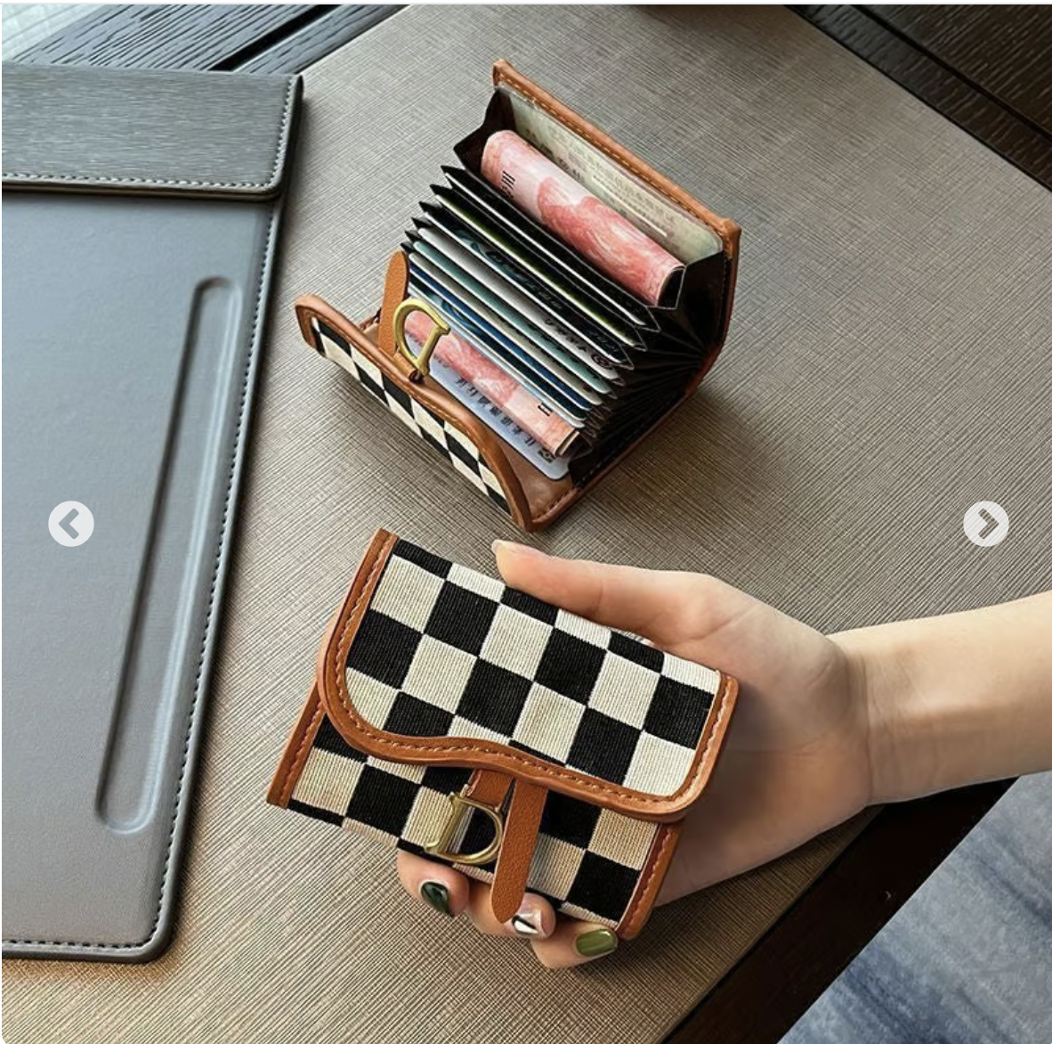 Checkerboard Pattern D Letter Design Card Holder